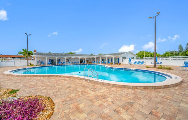 Lake Tarpon Apartments