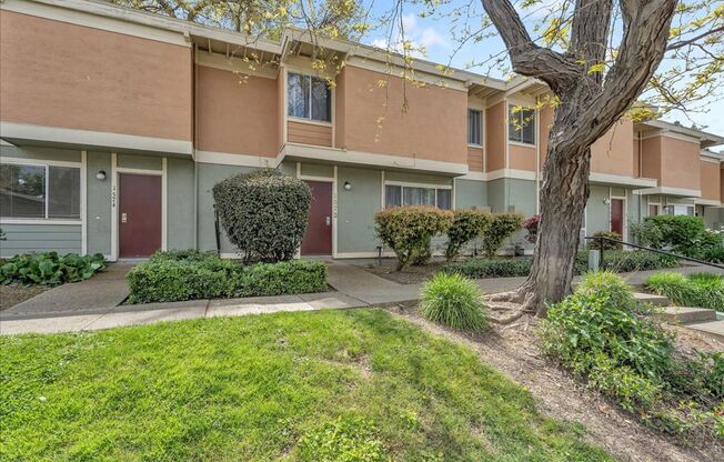 1572 Drake Dr