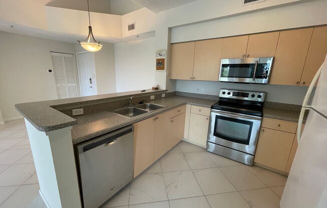 ANNUAL RENTAL - RESERVE AT NAPLES -2 BED 2 BATH - 3RD FLOOR UNIT