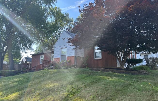 Spacious 3 bed/1bath available in Akron Firestone!