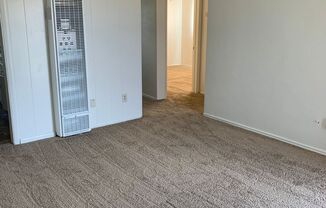 2 beds, 1 bath, $2,000, Unit 4373-C