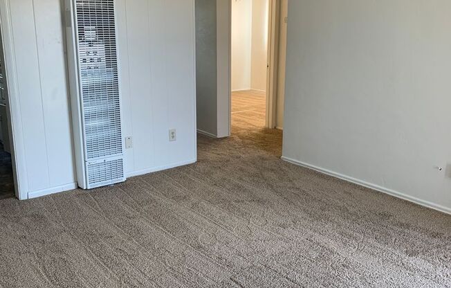 2 beds, 1 bath, $2,000, Unit 4373-C