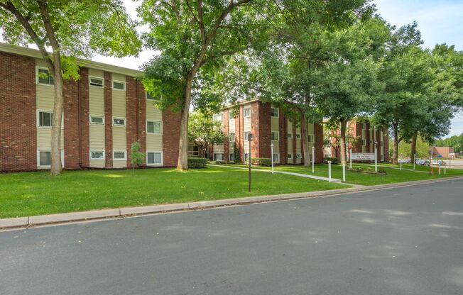 2 beds, 1 bath, 737 sqft, $1,299, Unit 669003