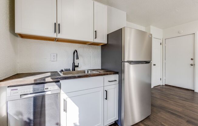 1 bed, 1 bath, $1,050, Unit Apt 8