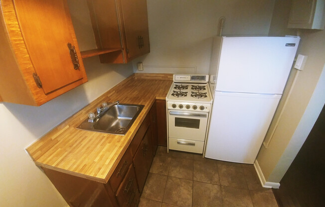 1 bed, 1 bath, 480 sqft, $695, Unit 002