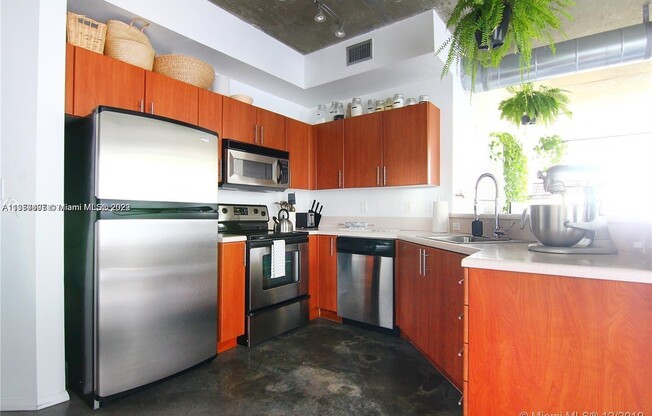 455 NE 25th St