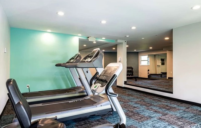 fitness center at suntree apartments in kansas city kansas