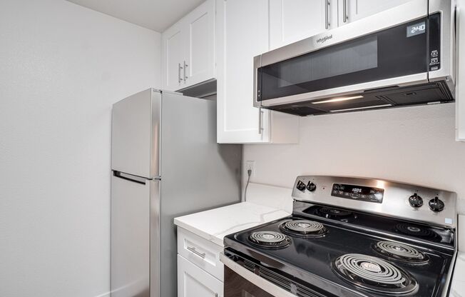 1 bed, 1 bath, 700 sqft, $2,195, Unit 13