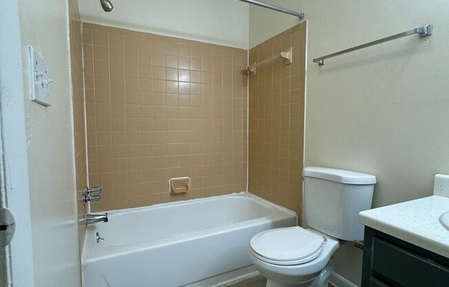 2 beds, 2 baths, 882 sqft, $1,260, Unit 5828B2