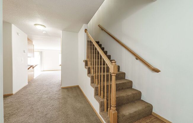 Comfortable 3-Bedroom Townhouse with A/C, Washer & Dryer, and Attached Garage
