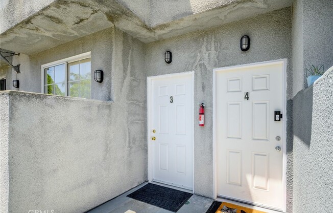4328 Whitsett Ave