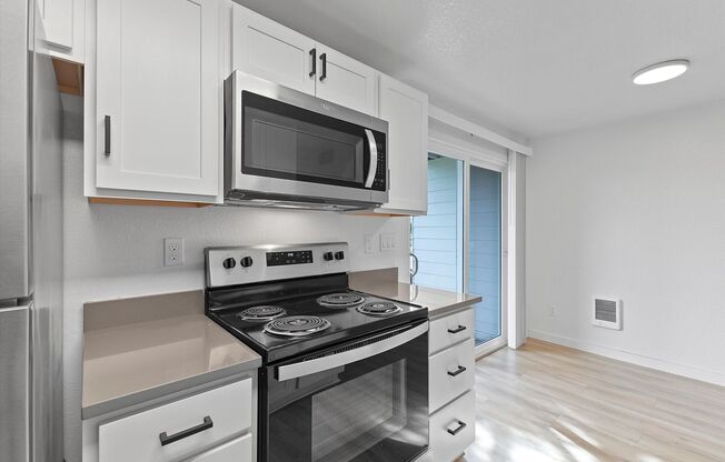 2 beds, 1 bath, 803 sqft, $1,575, Unit CMV 12215 - 101