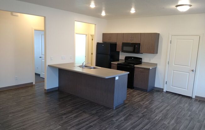 2 beds, 1 bath, 870 sqft, $1,225, Unit 16