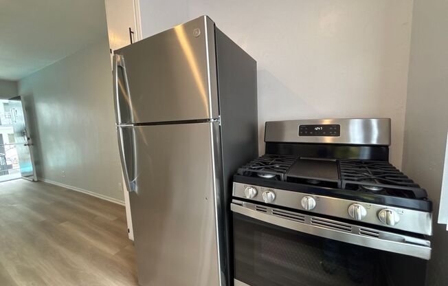 2 beds, 1 bath, 995 sqft, $1,898, Unit 09