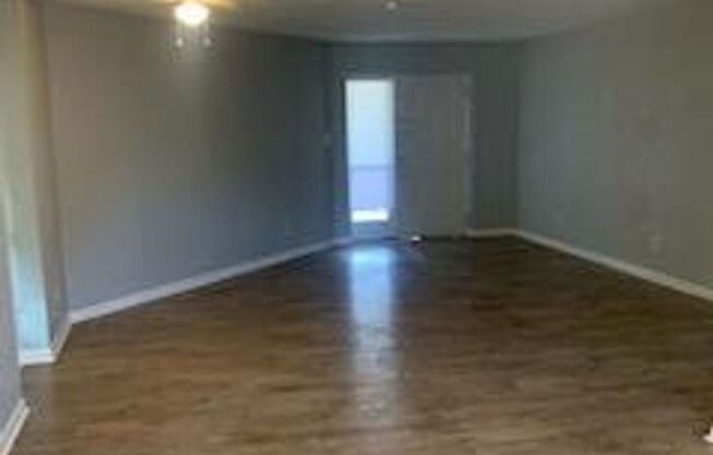 Spacious Two Bedroom Apartment near Oceana