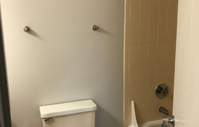 2 beds, 2 baths, 1,042 sqft, $1,199, Unit 6010H