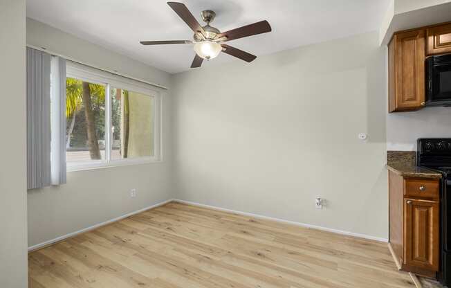 070 One Bedroom Dining Area