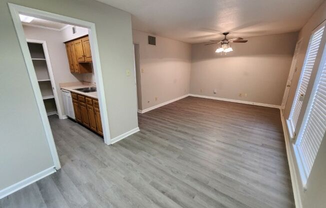 2 beds, 1 bath, 880 sqft, $775, Unit 109 Barton Street #08