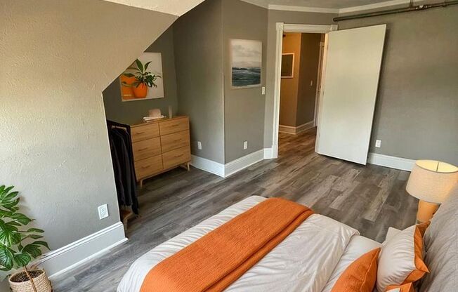 2 beds, 1 bath, $1,270, Unit 303