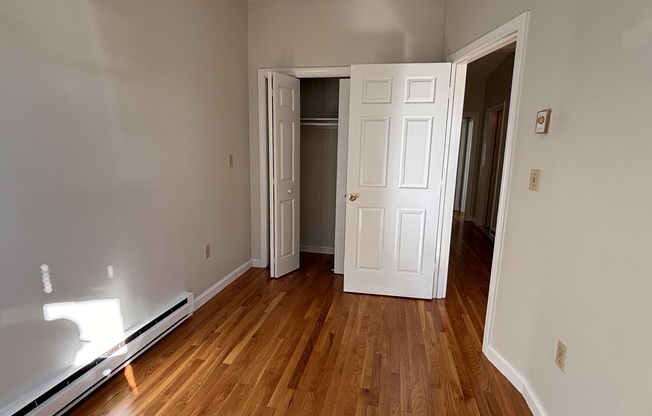 2 beds, 1 bath, $2,700, Unit 3