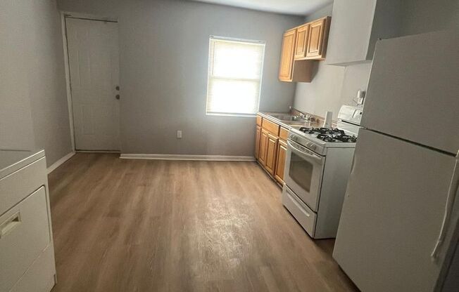 Four Bedroom One Bathroom Unit Recently Renovated