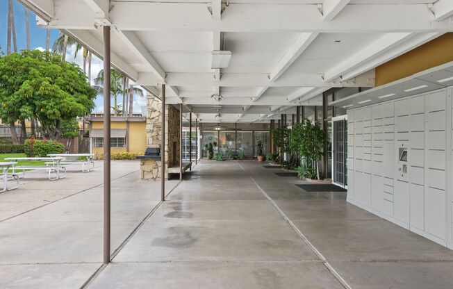 2 beds, 1 bath, 806 sqft, $2,495, Unit D11