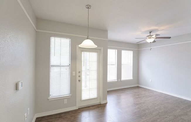 1 bed, 1 bath, 715 sqft, $1,051