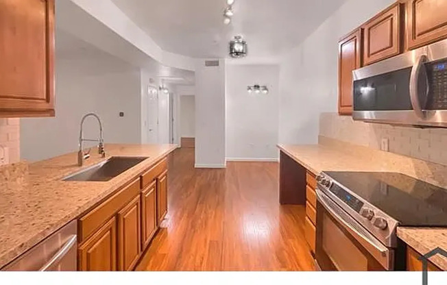 3 beds, 2 baths, $2,495, Unit Unit #1914