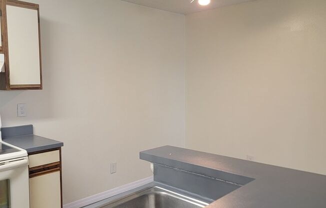 2 beds, 1 bath, $1,275, Unit # 2-308