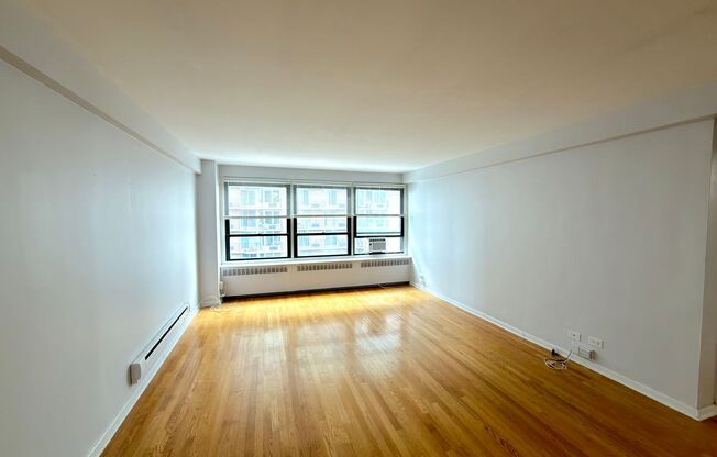 1 bed, 1 bath, 700 sqft, $1,825, Unit 418-1501