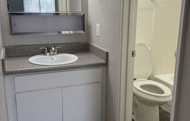 1 bed, 1 bath, $855, Unit 301