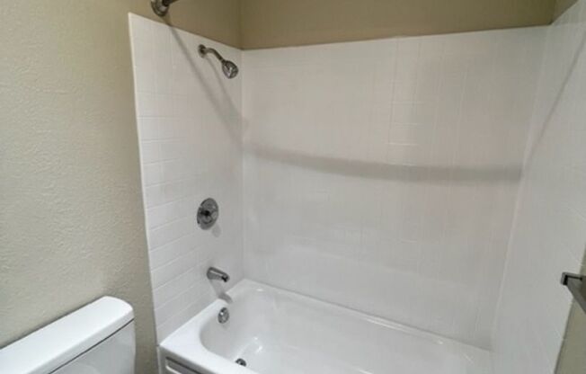 2 beds, 1 bath, 861 sqft, $1,750, Unit 98