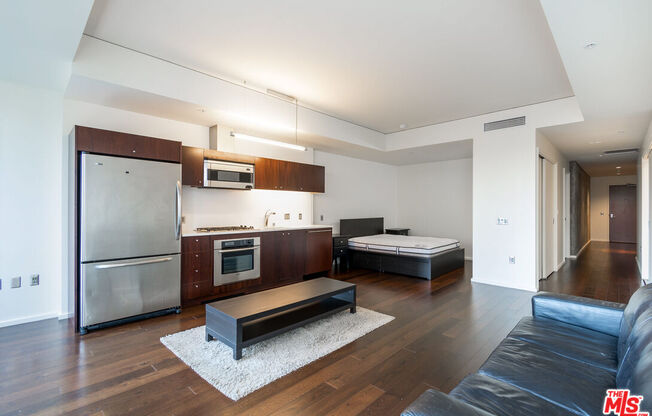 Studio, 1 bath, 750 sqft, $2,495, Unit 713