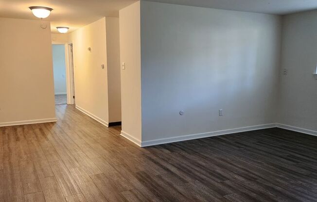 2 beds, 1 bath, 878 sqft, $1,285, Unit WY09013