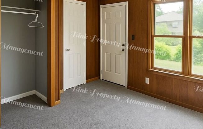 5943-5945 Lakeview