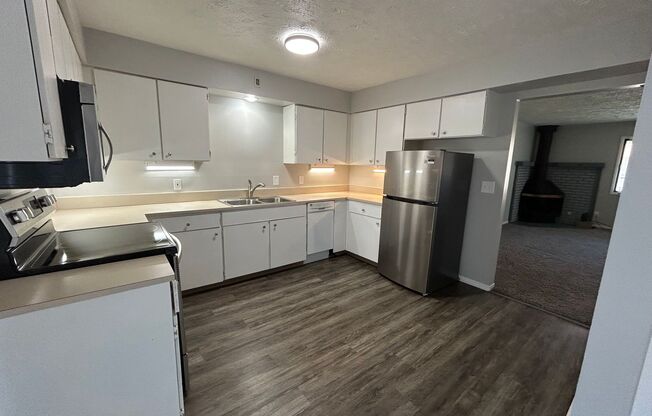 2 beds, 1 bath, 875 sqft, $1,075, Unit 10719-6