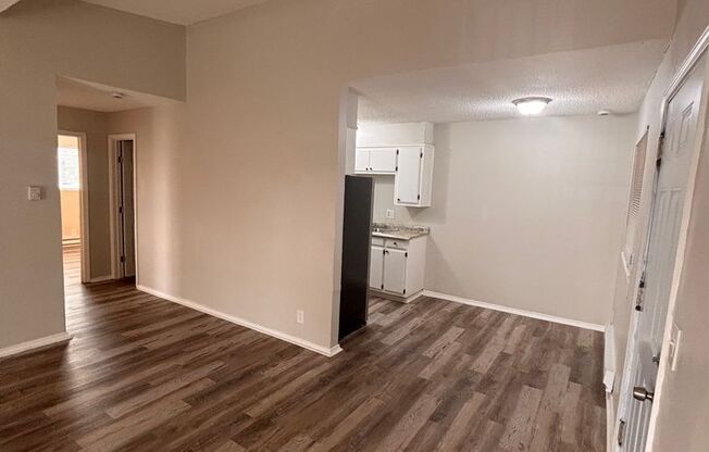 2 beds, 1 bath, 800 sqft, $915, Unit 5917-003