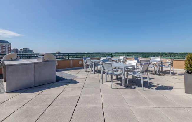 Rooftop Lounge and Grilling Area