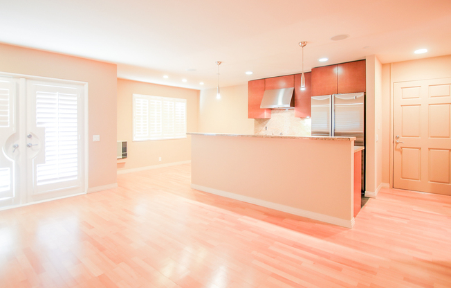 A Fantastic 1 Bedroom 1 Bath Condo with shared Garage in Santa Clara!