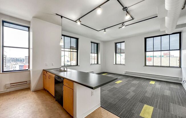 2 beds, 2 baths, 1,000 sqft, $1,200, Unit 601