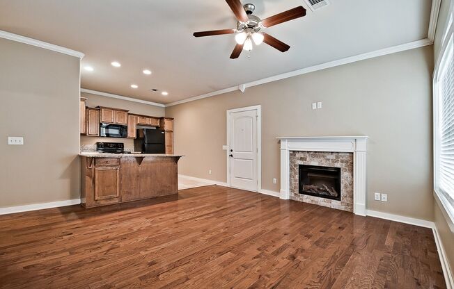 1 bed, 1 bath, 825 sqft, $1,095, Unit 3918-102 Rochester