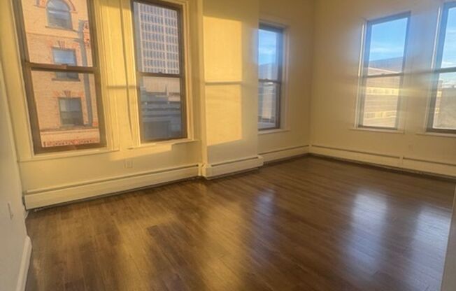 1 bed, 1 bath, 805 sqft, $1,635, Unit A-515