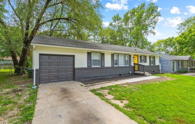 Spacious 4 bed home in Raytown!