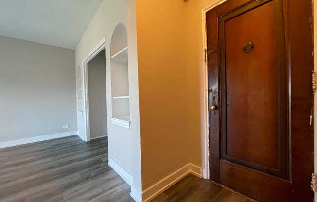 Lovely Entrance at 1033 W Loyola, Chicago, IL