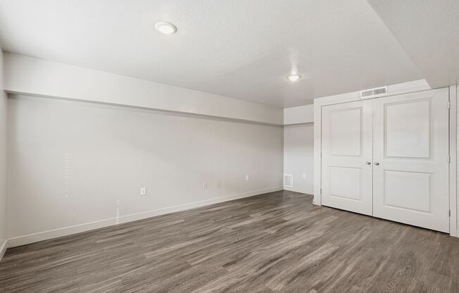 2 beds, 1 bath, 850 sqft, $1,250, Unit B-104