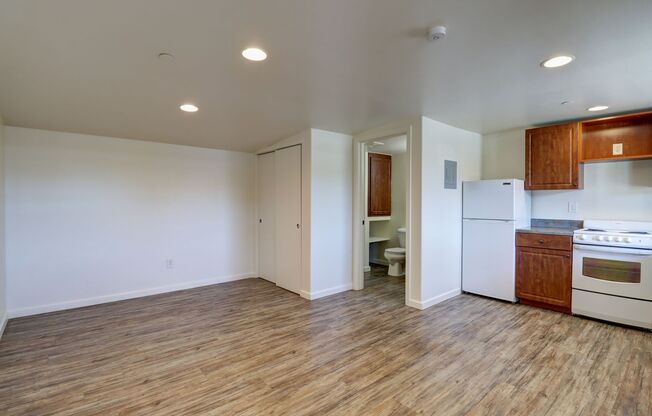 Studio, 1 bath, 288 sqft, $850, Unit Unit 26