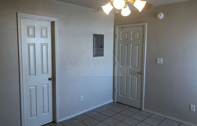 3 beds, 2 baths, $825, Unit 3401 Hereford Unit C