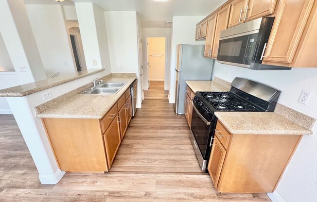 3 beds, 2 baths, $1,565, Unit Bldg K5