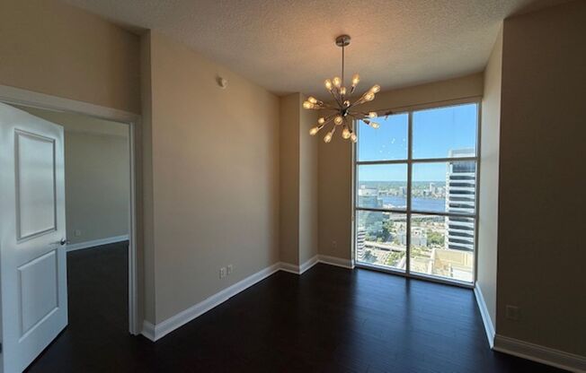 Breathtaking Views from the 35th Floor!