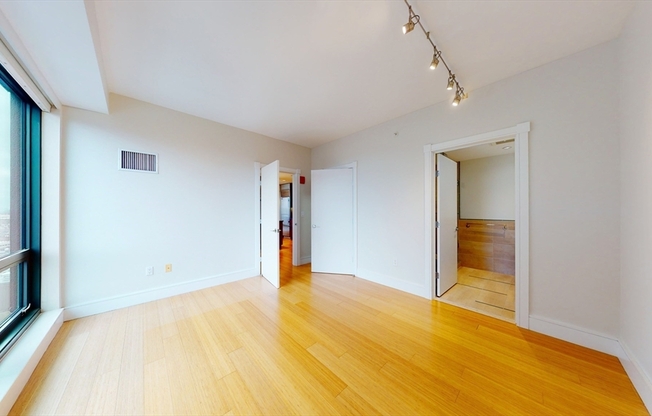 2 beds, 2 baths, 966 sqft, $6,000, Unit 2107